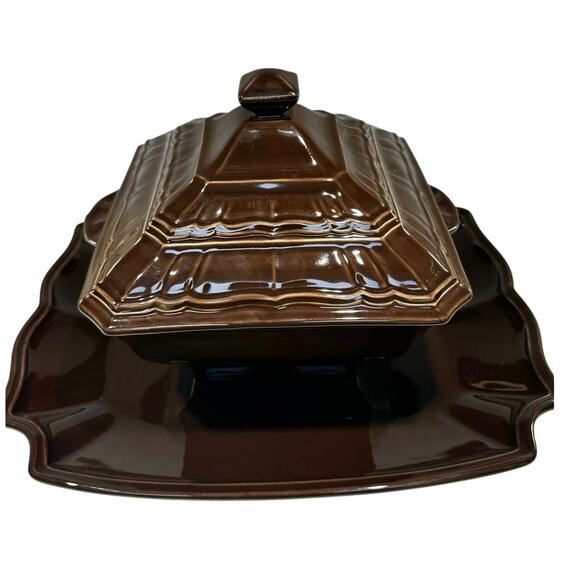 Noble Excellence Toscano Brown Covered Casserole Dish with Lid and 17" Platter - Picture 3 of 12